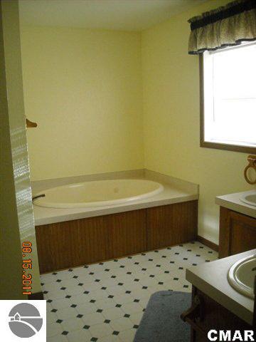 8514 South Lincoln Road Shepherd, MI 48883 - Photo 7 of 10 1772920-6.JPG
