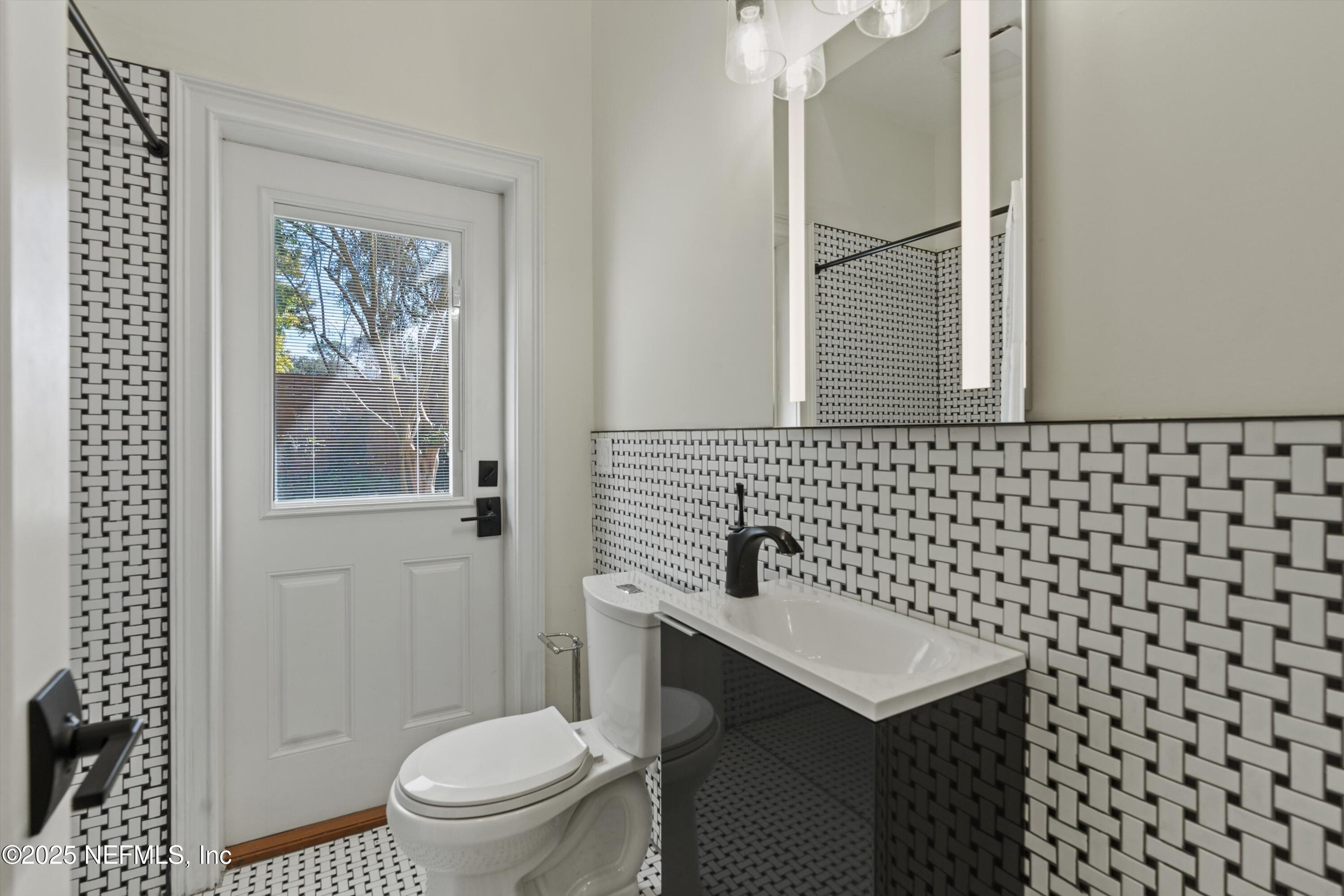 2525 Laurel Road Jacksonville, FL 32207 - Photo 58 of 74 Guest House/Pool Bath