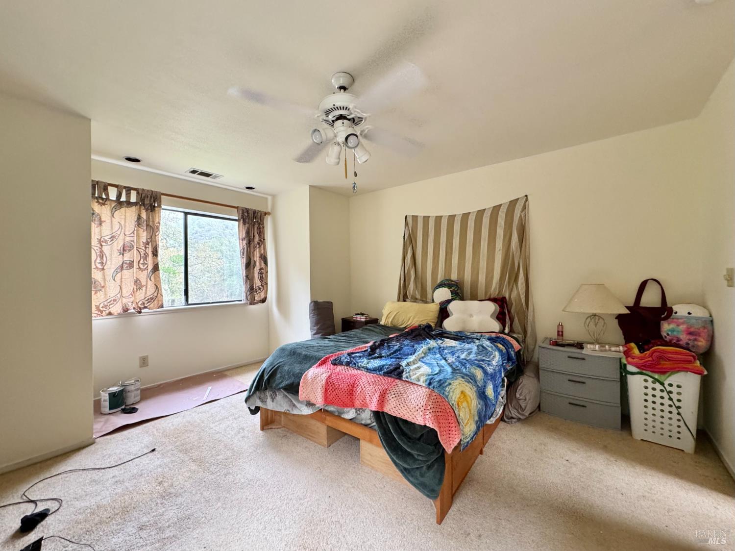 5083 Dry Creek Road Napa, CA 94558 - Photo 24 of 90 a bedroom with a bed and a window