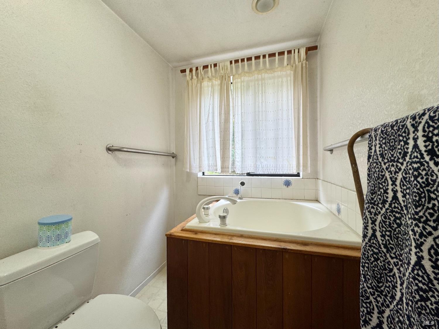5083 Dry Creek Road Napa, CA 94558 - Photo 28 of 90 a bathroom with a sink and a mirror