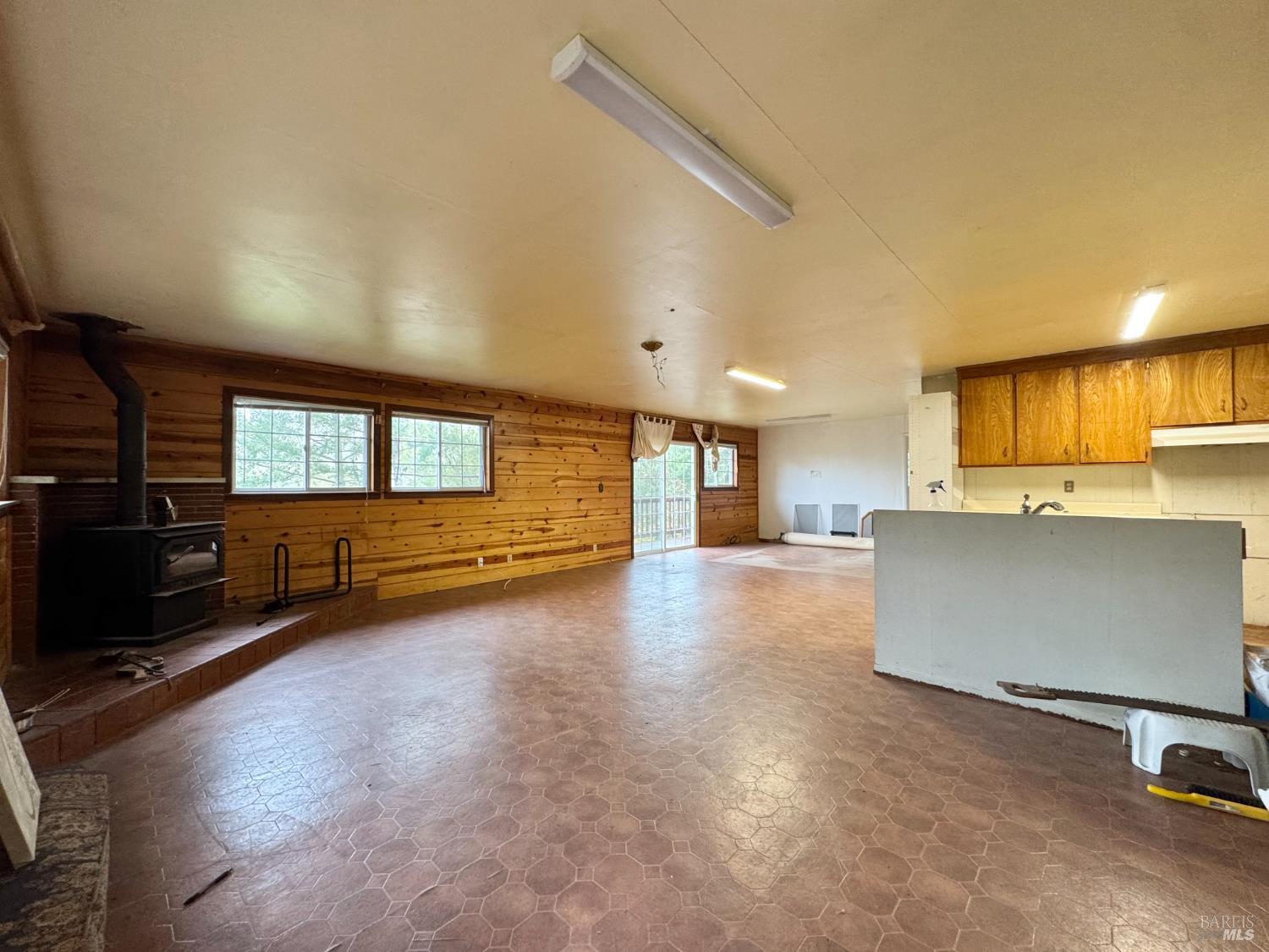 5083 Dry Creek Road Napa, CA 94558 - Photo 37 of 90 a view of an empty room with a window