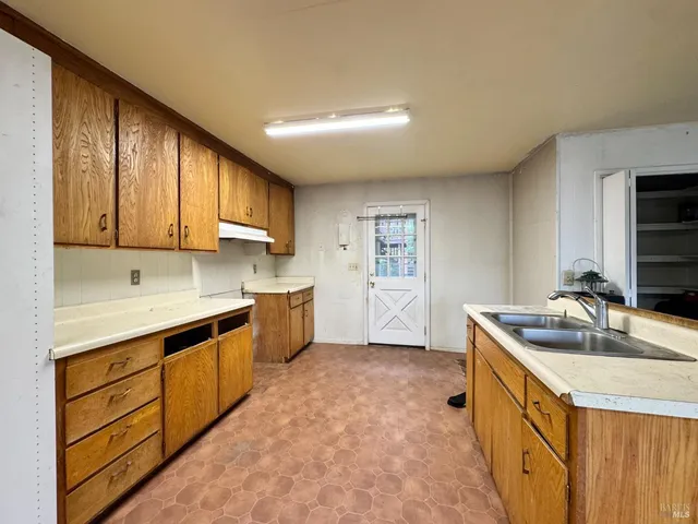 $1,325,000 | 5083 Dry Creek Road, Napa, CA 94558