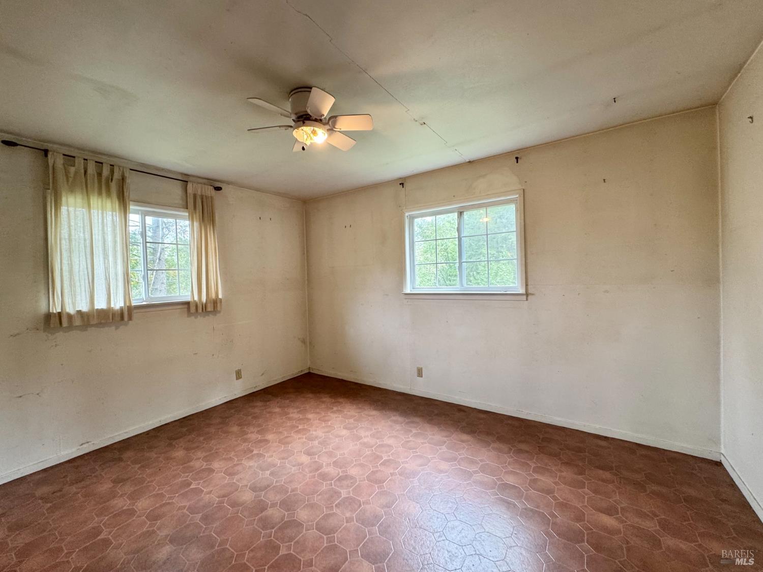 5083 Dry Creek Road Napa, CA 94558 - Photo 44 of 90 an empty room with a window