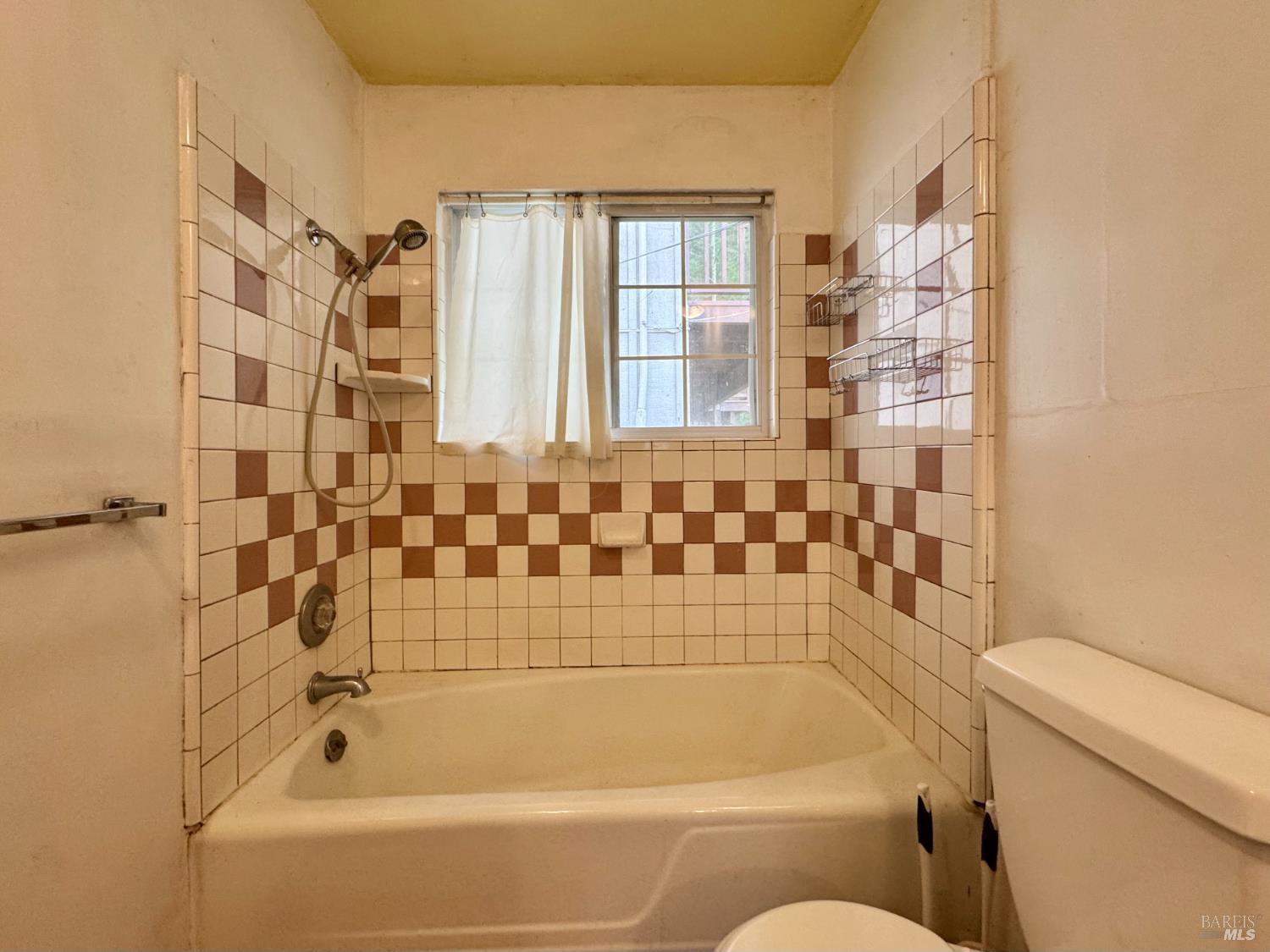 5083 Dry Creek Road Napa, CA 94558 - Photo 47 of 90 a bathroom with a bathtub and a shower