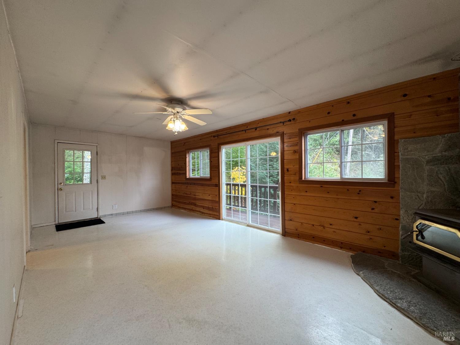 5083 Dry Creek Road Napa, CA 94558 - Photo 73 of 90 a view of an empty room with a window