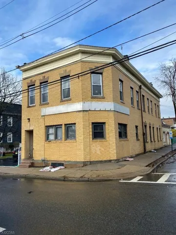 $2,000 | 114 Center Street, Unit 2, Clifton, NJ 07011