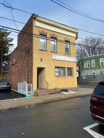 $2,000 | 114 Center Street, Unit 2, Clifton, NJ 07011