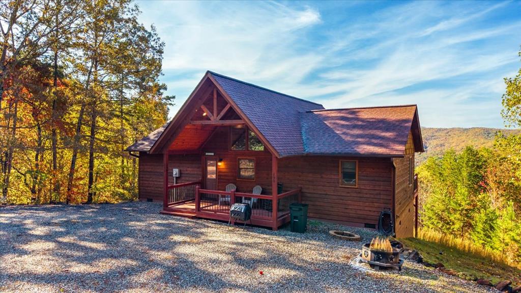a view of a house with a backyard