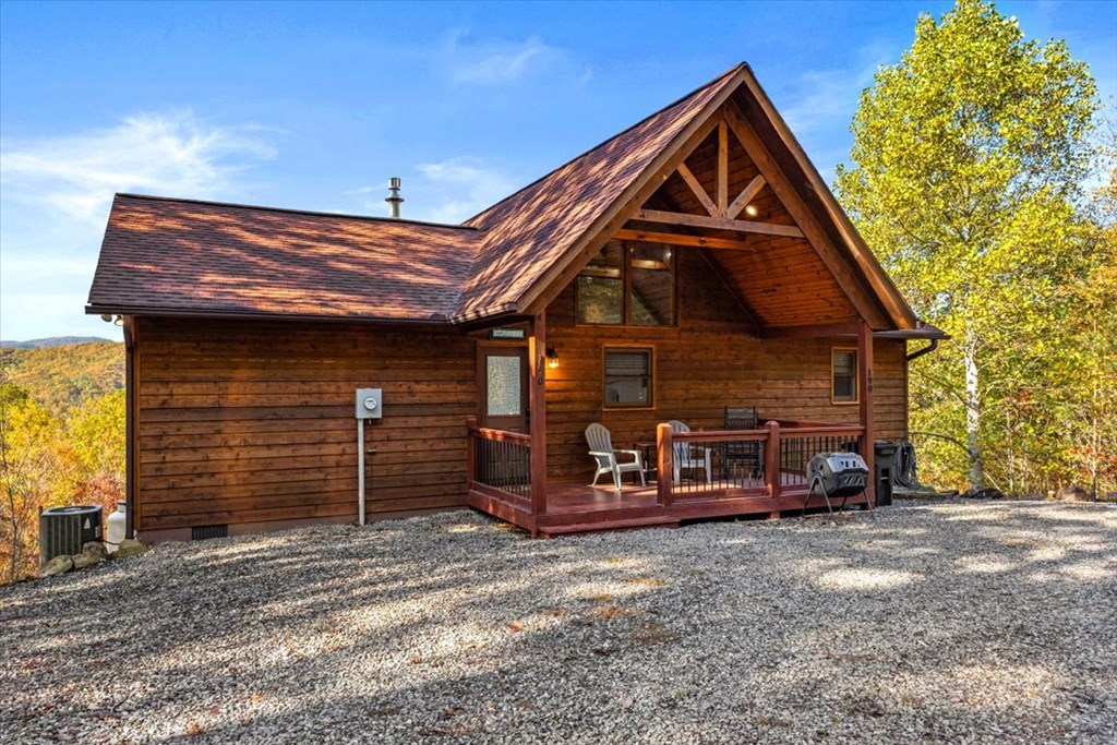 190 Regency Drive Murphy, NC 28906 - Photo 11 of 42 a front view of a house with a garage
