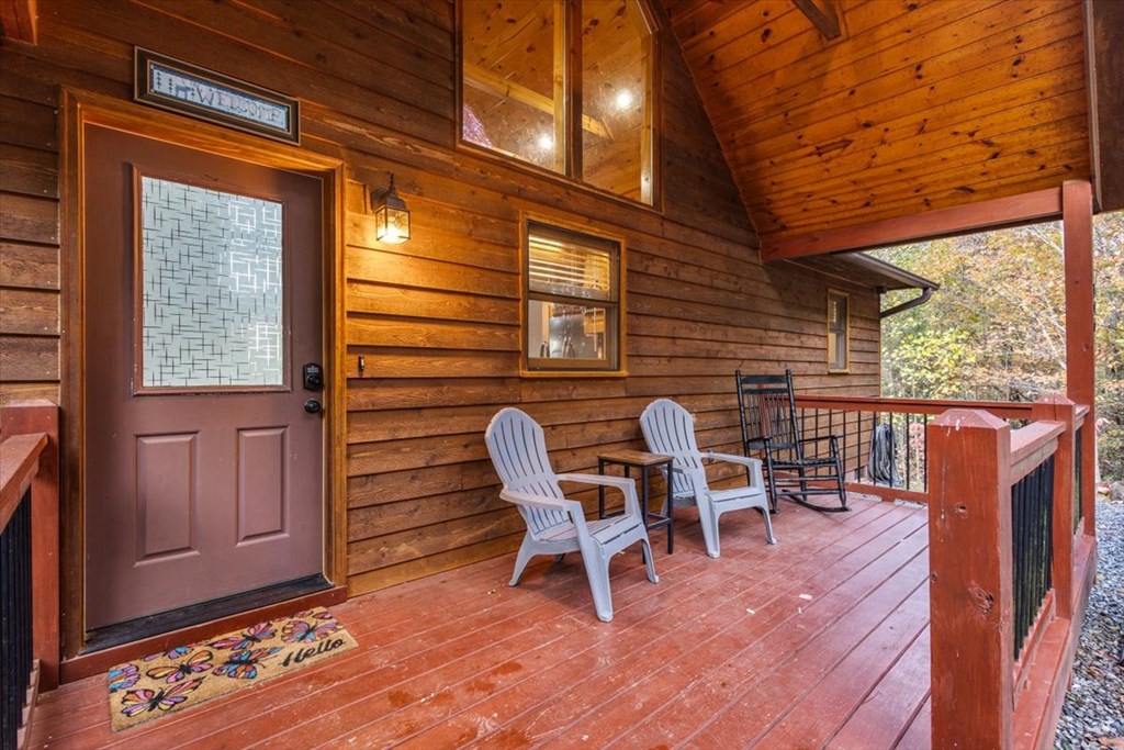 190 Regency Drive Murphy, NC 28906 - Photo 18 of 42 a patio with table and chairs