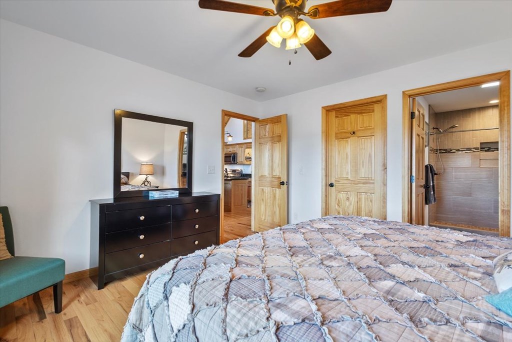 190 Regency Drive Murphy, NC 28906 - Photo 31 of 42 a bedroom with a bed and a dresser