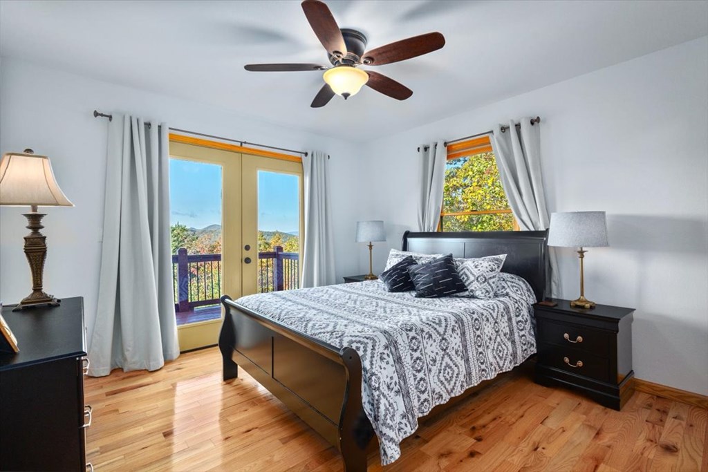 190 Regency Drive Murphy, NC 28906 - Photo 35 of 42 a bedroom with a bed and a window