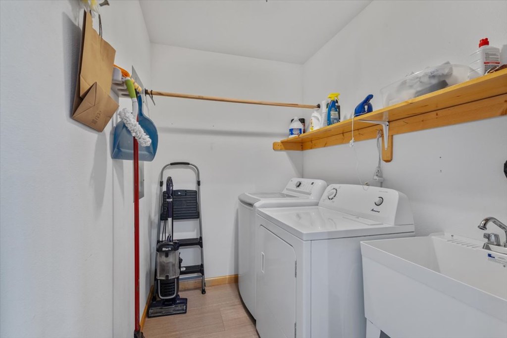 190 Regency Drive Murphy, NC 28906 - Photo 42 of 42 a utility room with dryer and washer