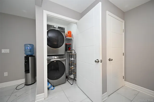 $1,499,000 | 1061 Fordham Lane, Woodmere, NY 11598