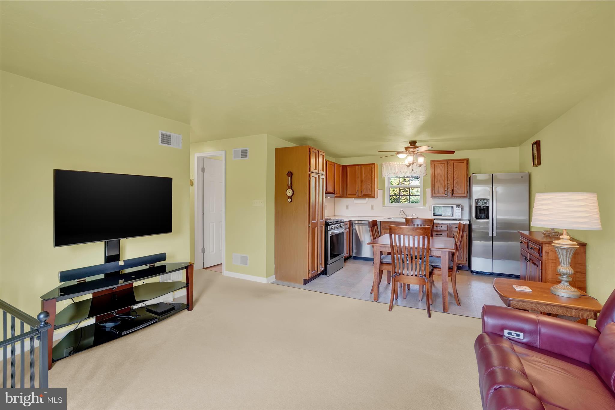 2437 Heather Road York, PA 17408 - Photo 6 of 44