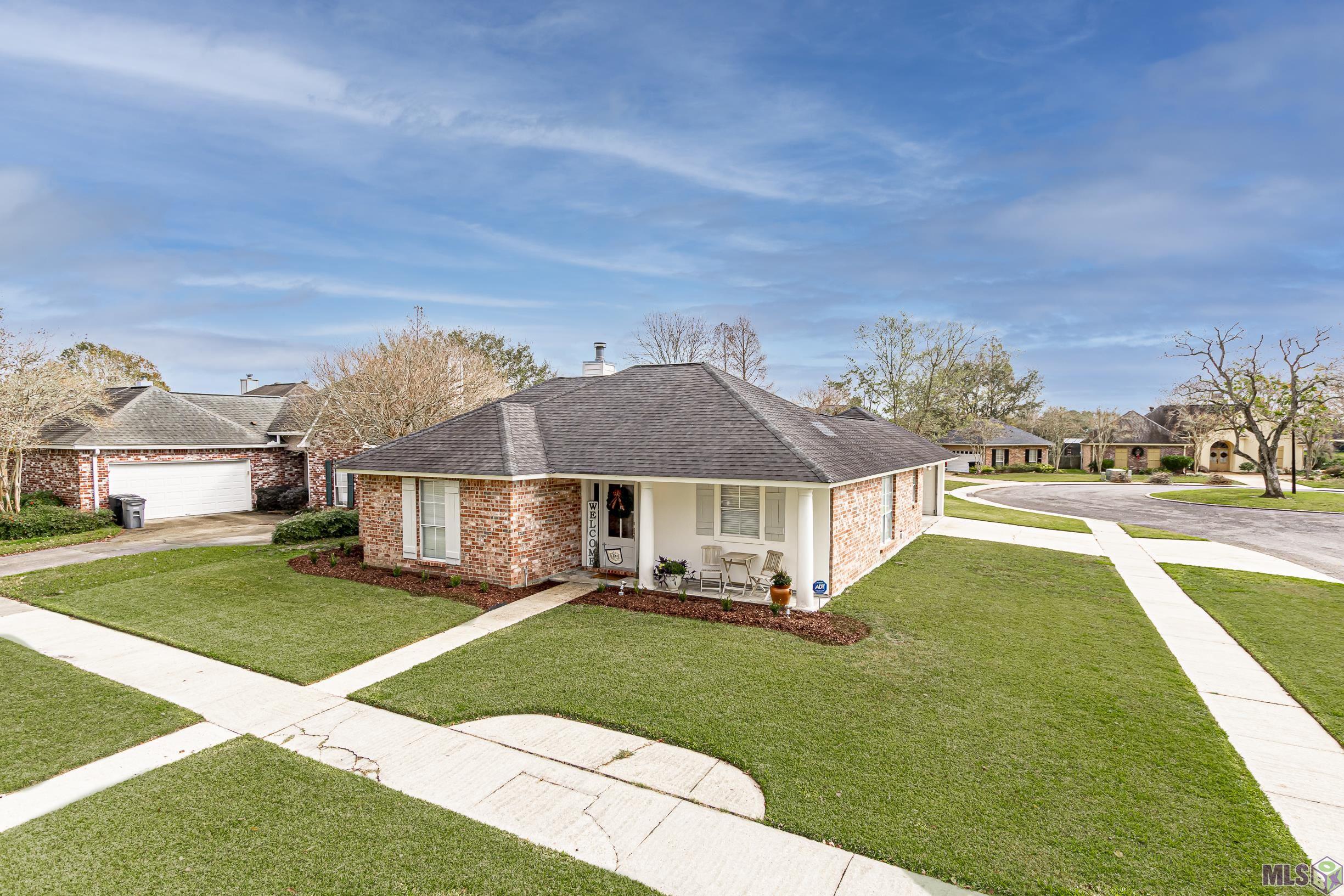 1193 Springlake Drive Baton Rouge, LA 70810 - Photo 2 of 31