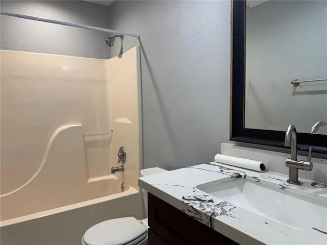 $2,300 | 11 Oxford Drive, Laplace, LA 70068