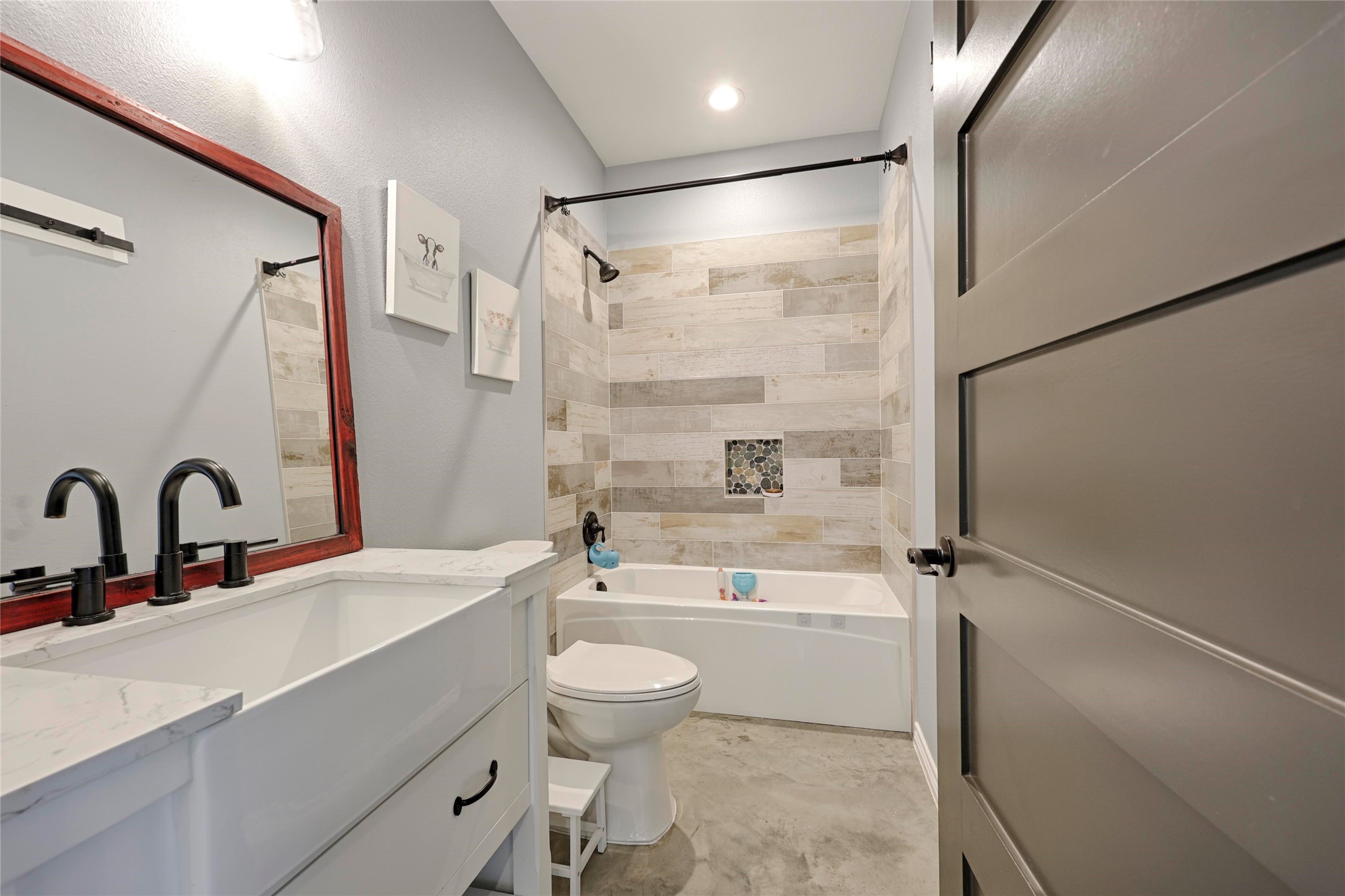 1100 Calhoun Road Eagle Lake, TX 77434 - Photo 37 of 48 a bathroom with a bathtub shower sink mirror vanity and toilet