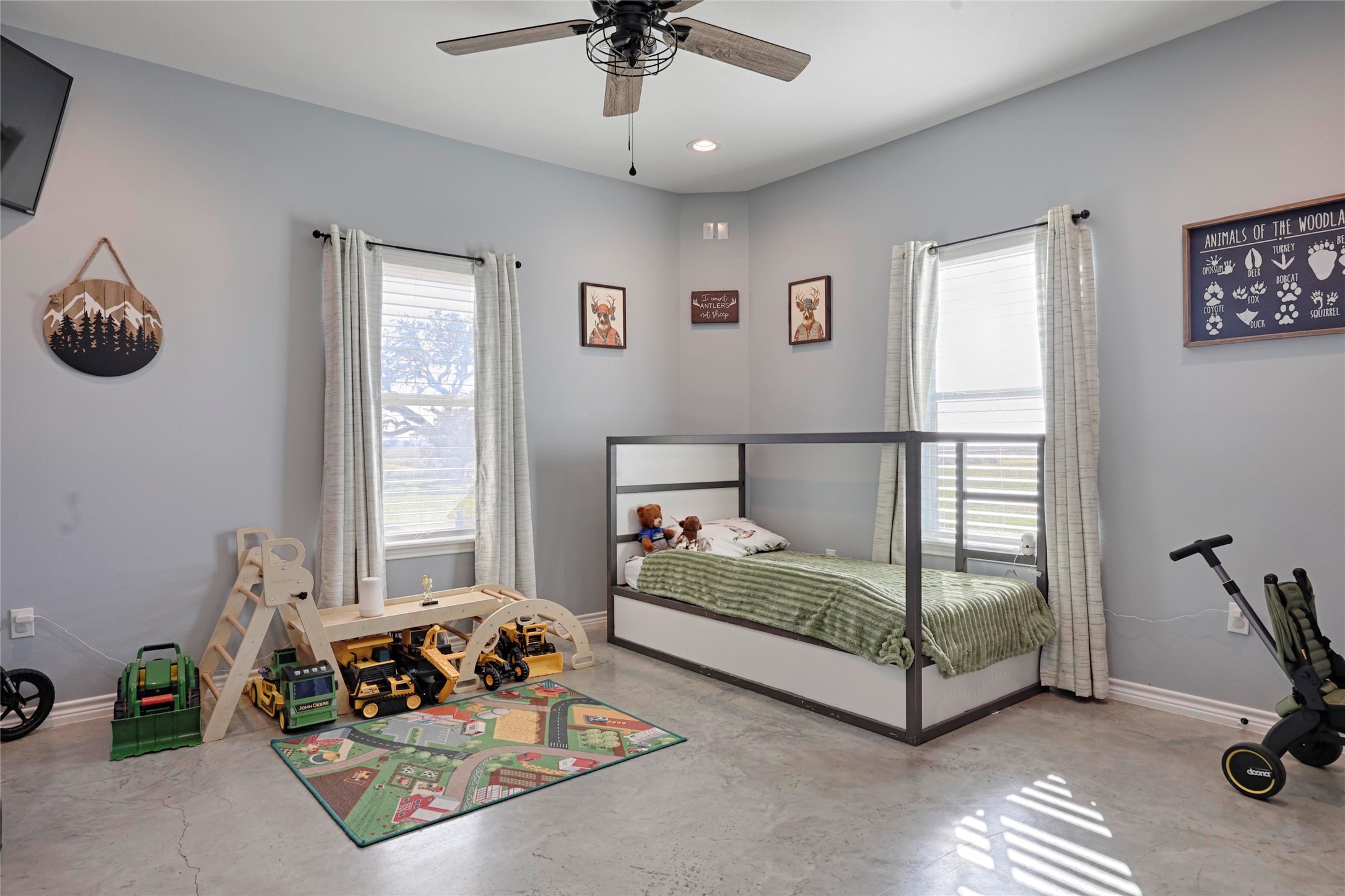 1100 Calhoun Road Eagle Lake, TX 77434 - Photo 39 of 48 a bedroom with furniture and a window