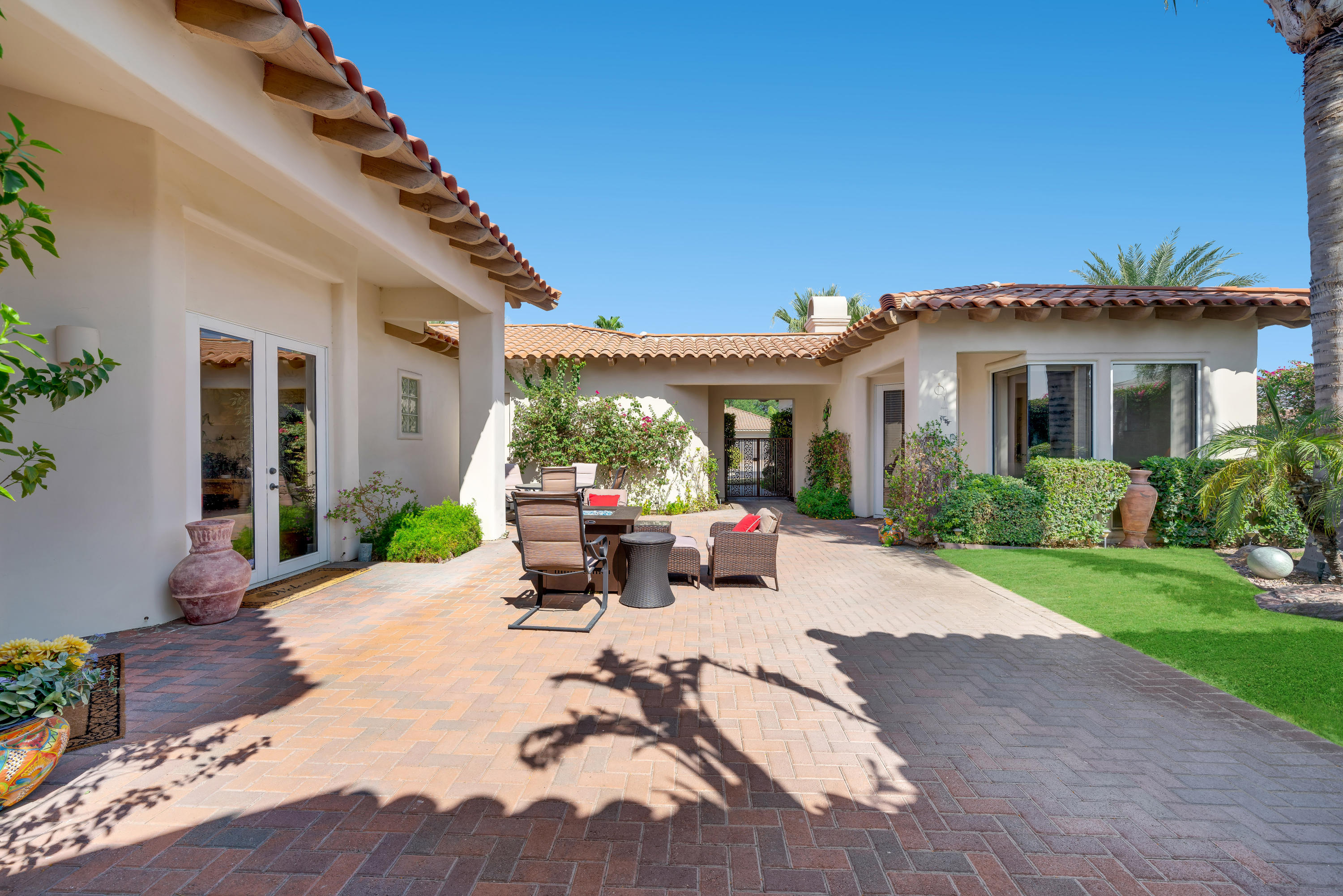 296 Loch Lomond Road Rancho Mirage, CA 92270 - Photo 6 of 44 Photo-3