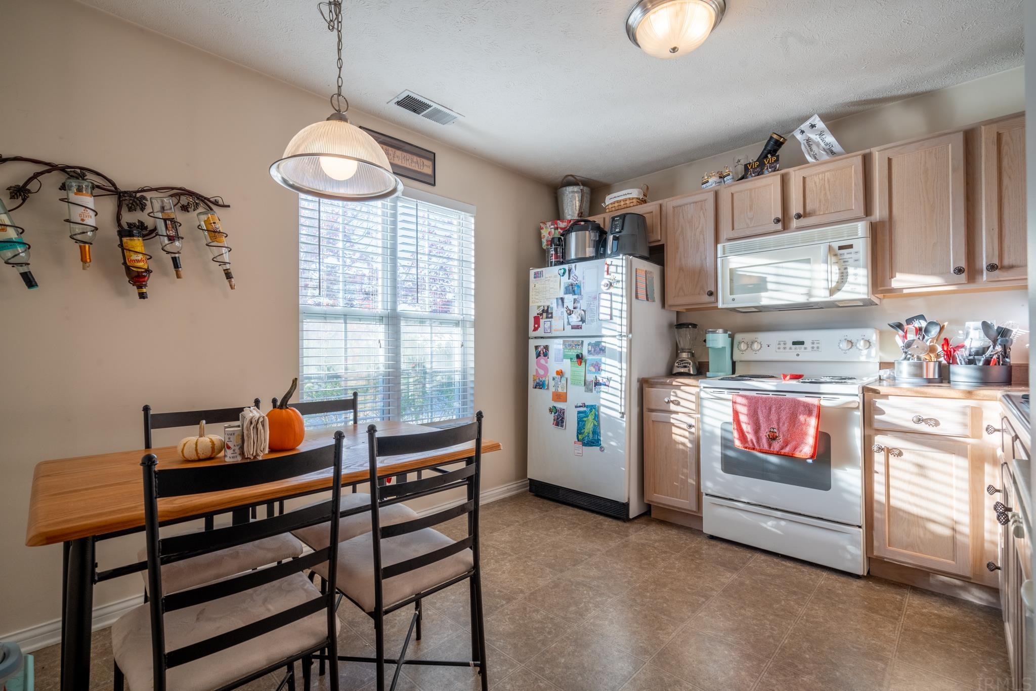 10111 Chatteris Road Evansville, IN 47725 - Photo 6 of 14 Gallery Image 6
