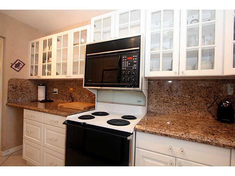 2601 South Ocean Boulevard, Unit 8 Boca Raton, FL 33432 - Photo 4 of 35 Kitchen
