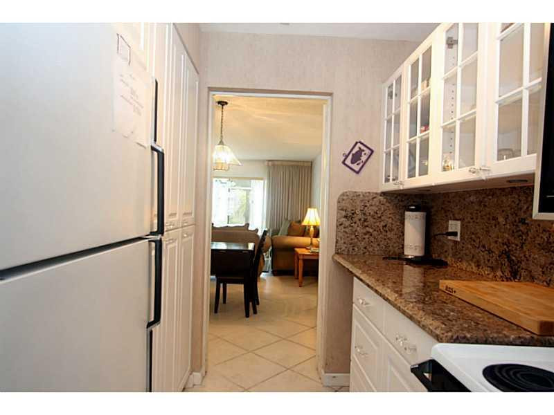 2601 South Ocean Boulevard, Unit 8 Boca Raton, FL 33432 - Photo 5 of 35 Kitchen