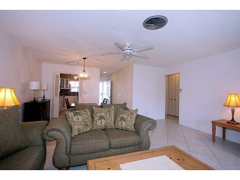 2601 South Ocean Boulevard, Unit 8 Boca Raton, FL 33432 - Photo 10 of 35 Living Room