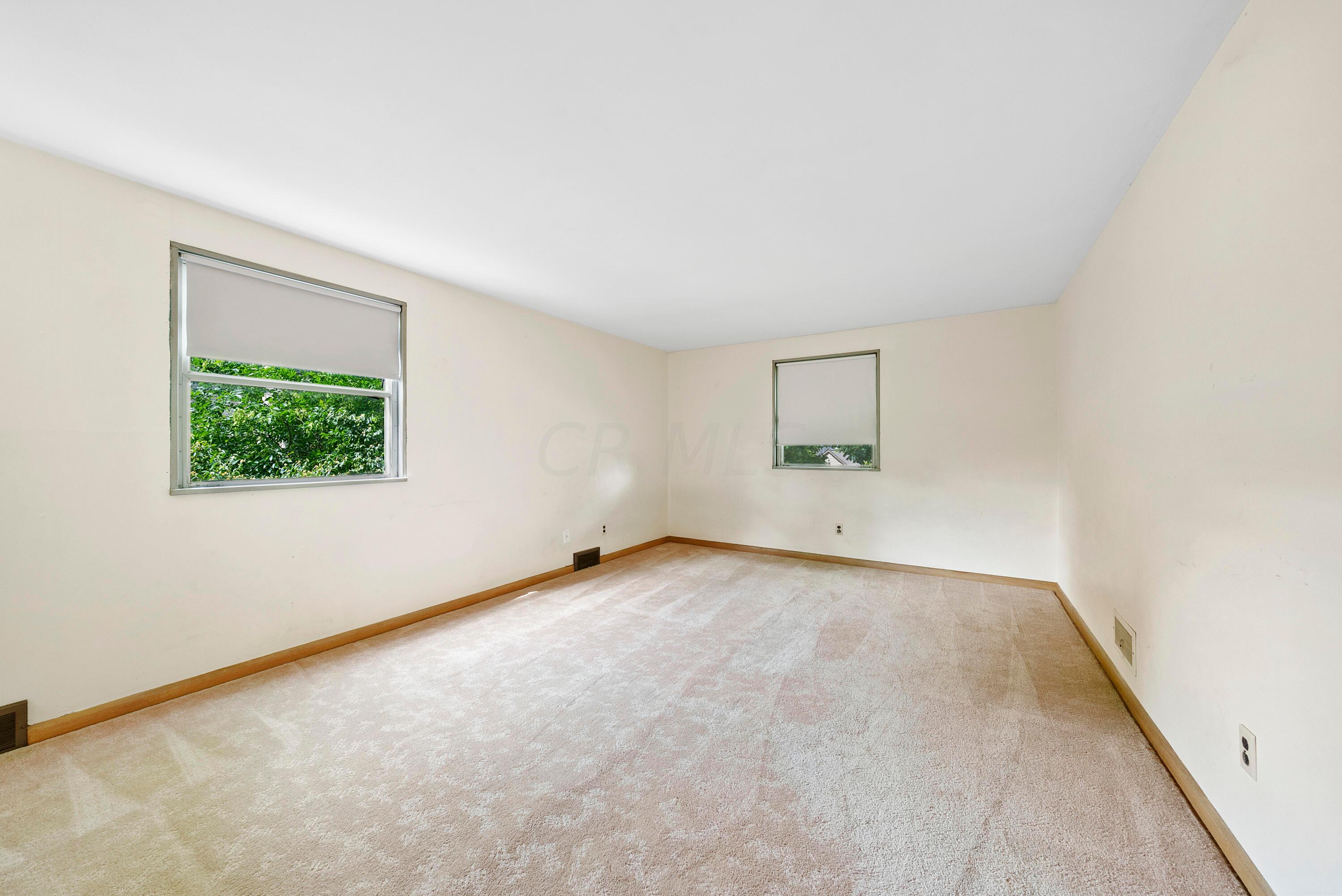 2676 Welsford Road Columbus, OH 43221 - Photo 17 of 30 Bed3
