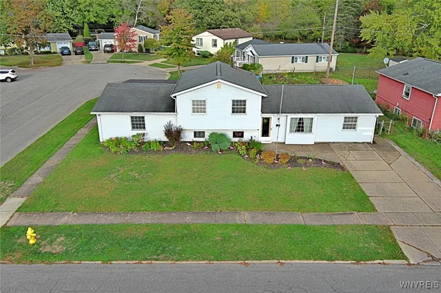 $289,900 | 17 Pamela Drive, Cheektowaga, NY 14043