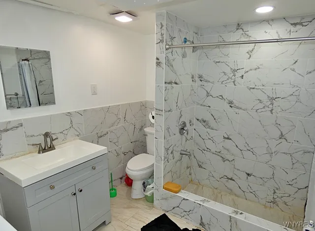 $289,900 | 17 Pamela Drive, Cheektowaga, NY 14043