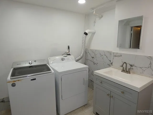 $289,900 | 17 Pamela Drive, Cheektowaga, NY 14043