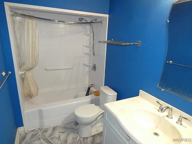 $289,900 | 17 Pamela Drive, Cheektowaga, NY 14043