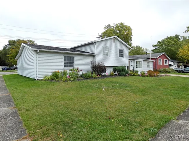 $289,900 | 17 Pamela Drive, Cheektowaga, NY 14043