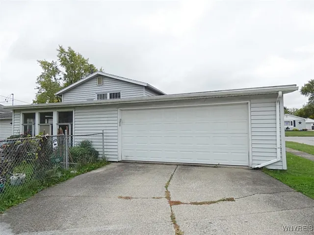 $289,900 | 17 Pamela Drive, Cheektowaga, NY 14043