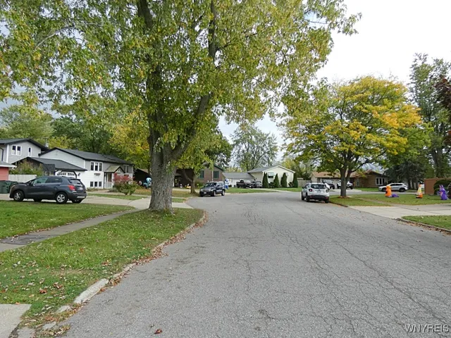 $289,900 | 17 Pamela Drive, Cheektowaga, NY 14043