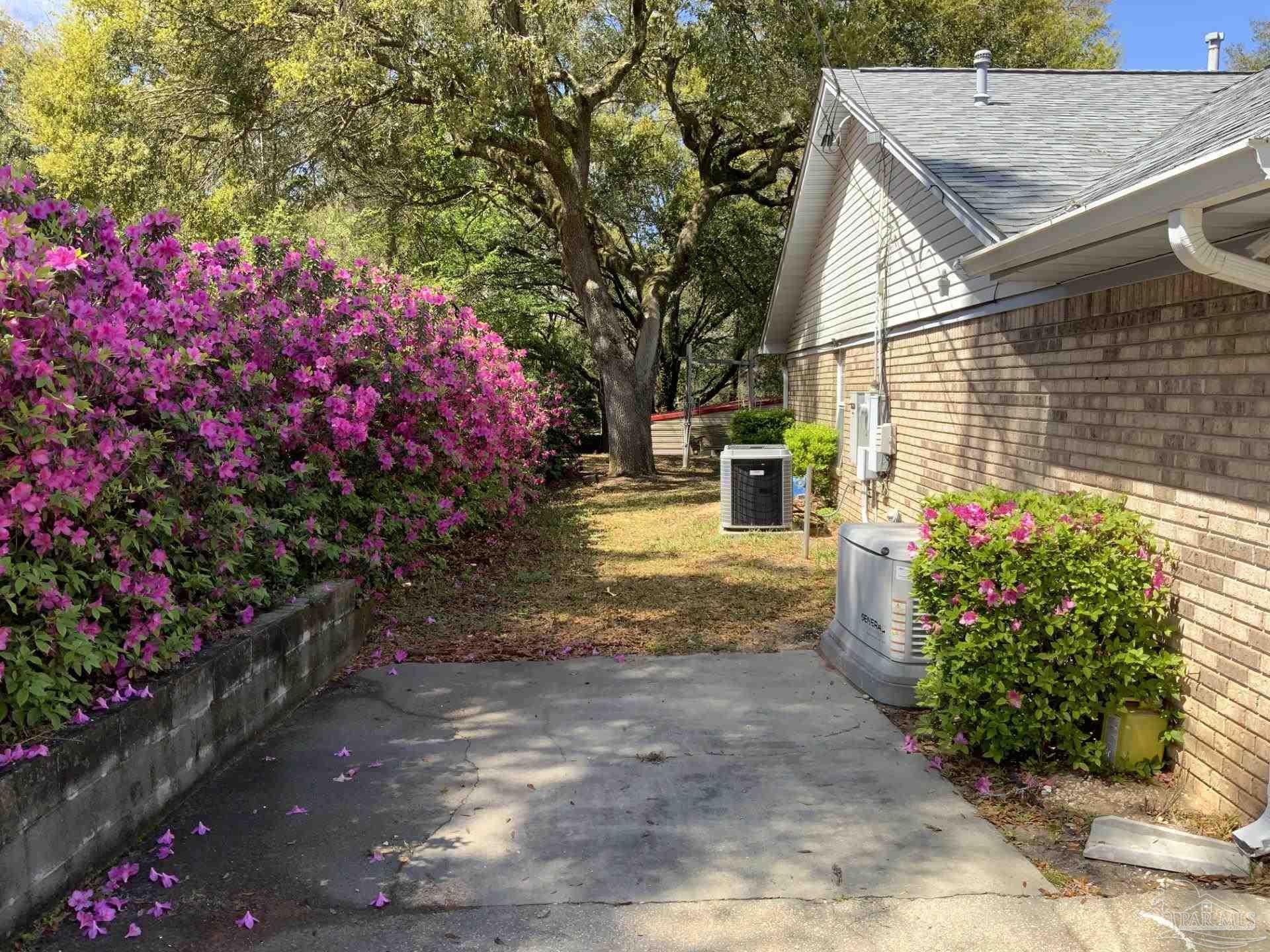 3901 Deerwood Circle Pace, FL 32571 - Photo 35 of 44