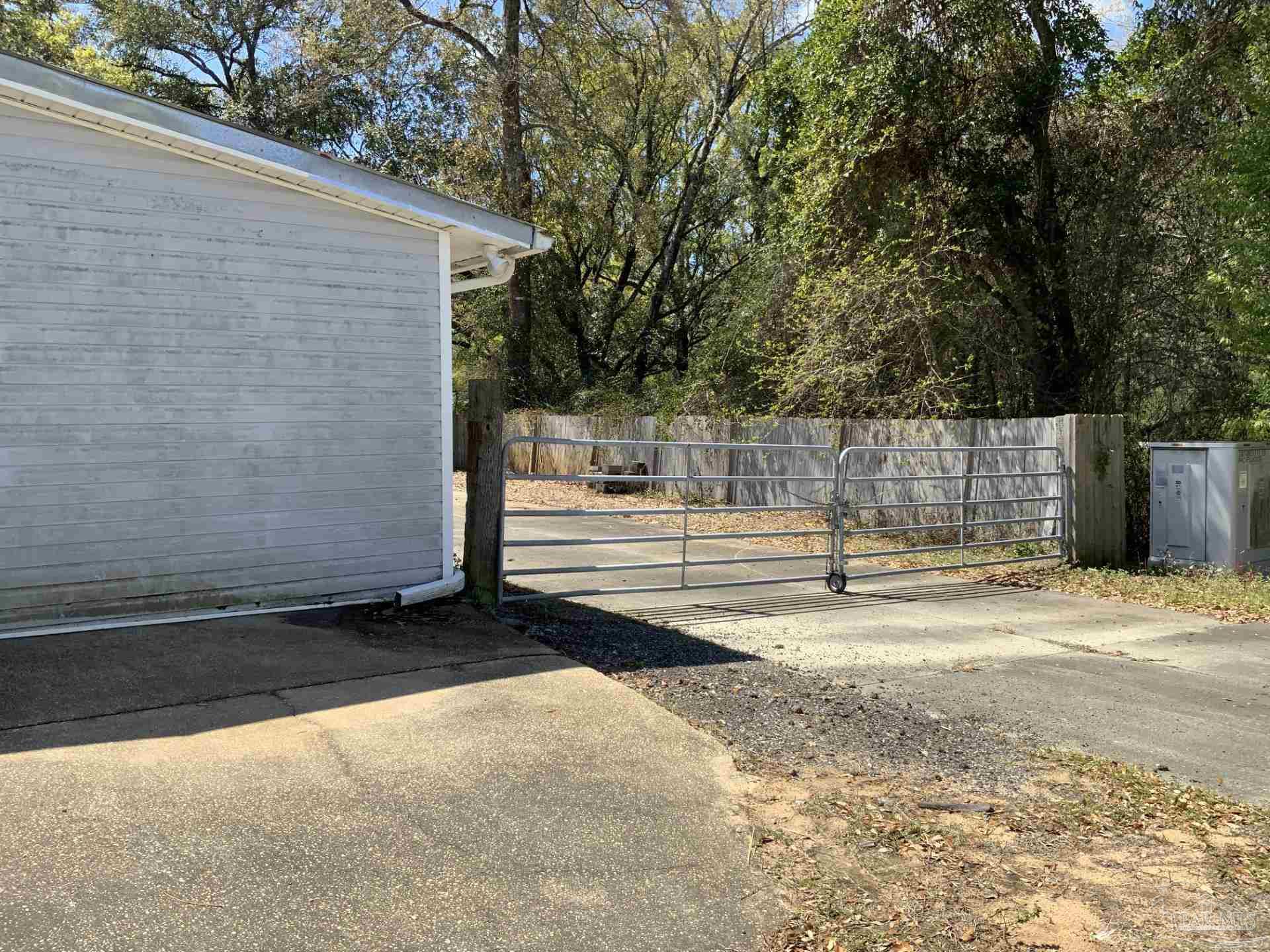 3901 Deerwood Circle Pace, FL 32571 - Photo 41 of 44