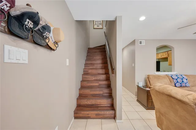 a view of entryway and hall