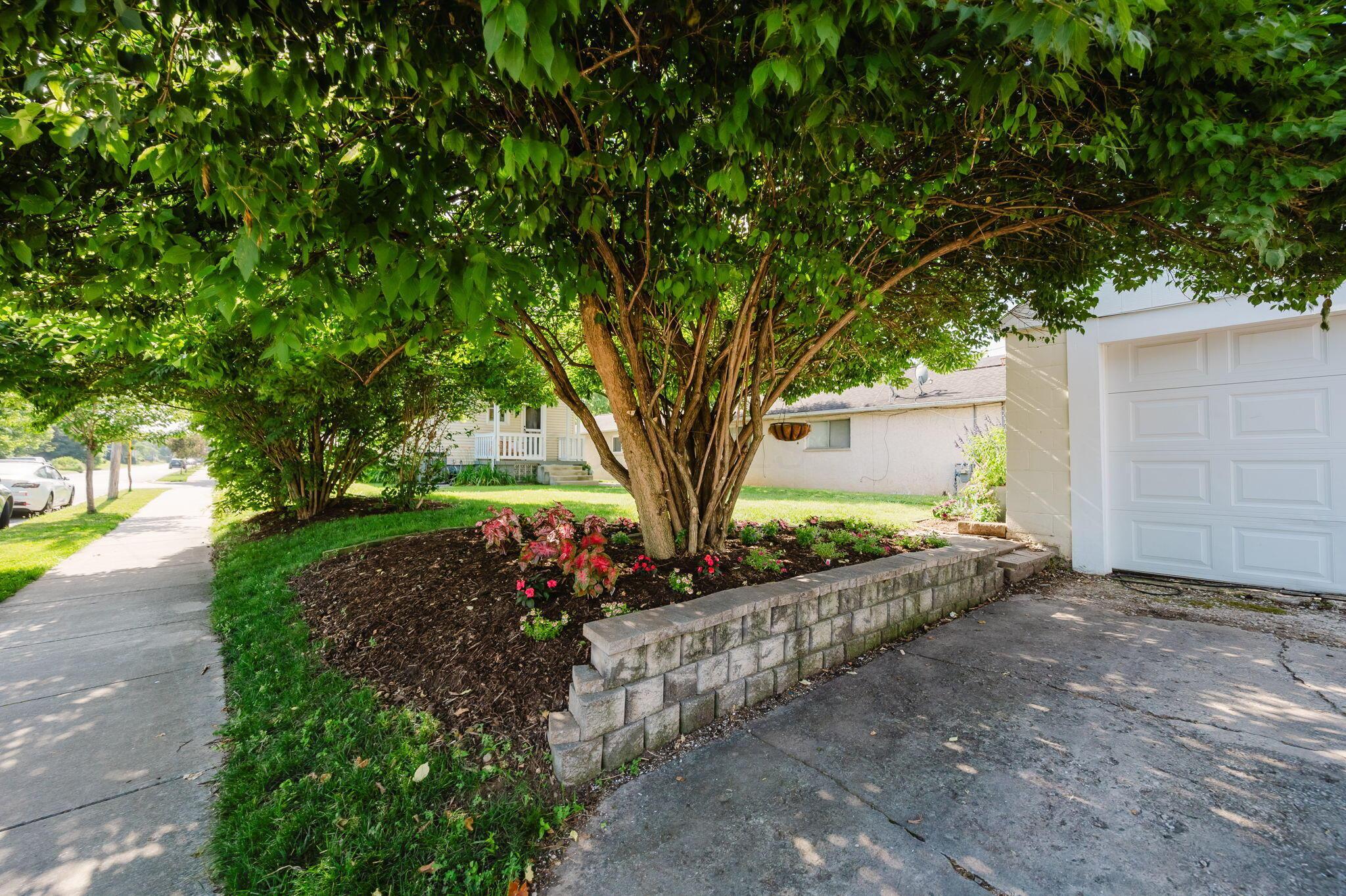 867 Oxley Road Columbus, OH 43212 - Photo 61 of 66 Driveway/Garage