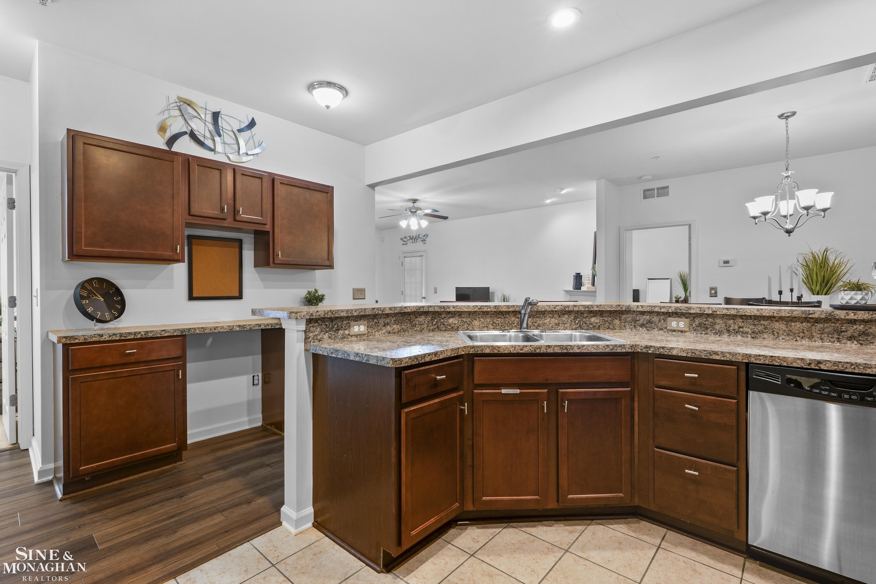 29981 Fox Run Circle Warren, MI 48092 - Photo 18 of 34 50213994-0cdc2e5b-6c71-421f-81f0-4b49d45fb4f8.JPG