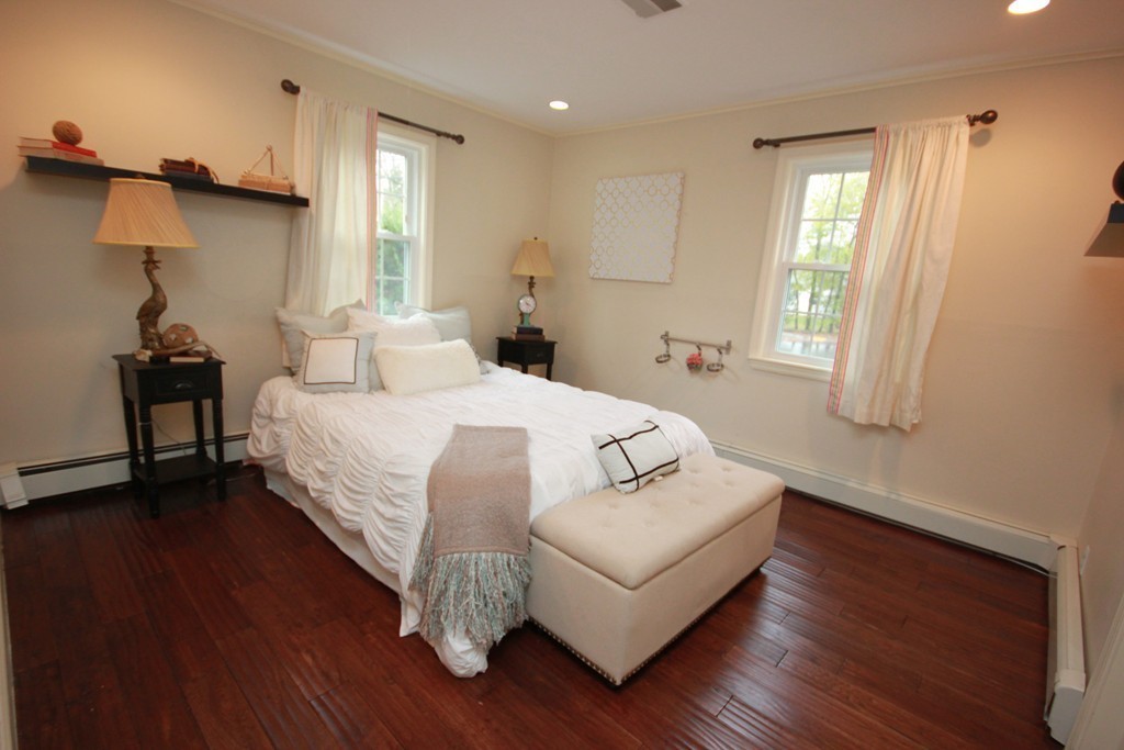 51 Hanson Road Newton, MA 02459 - Photo 4 of 30