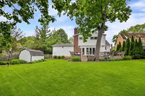 $938,000 | 541 Park Row, Glen Ellyn, IL 60137