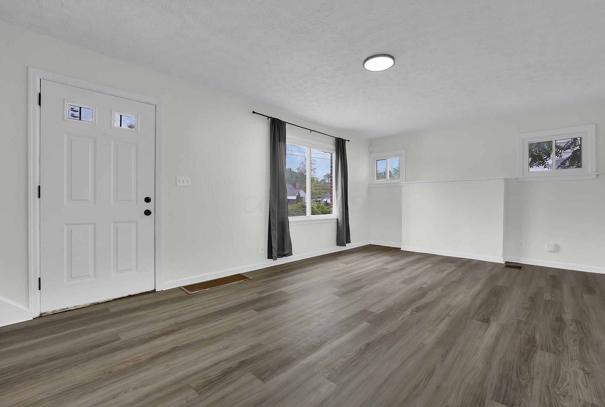 64 North James Road Columbus, OH 43213 - Photo 6 of 20 98E56923-AD6F-49F4-98E8-C42EB614994E