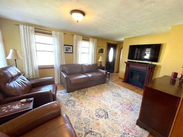 34 Douglas Avenue Saco, ME 04072 - Photo 8 of 39 Living Room