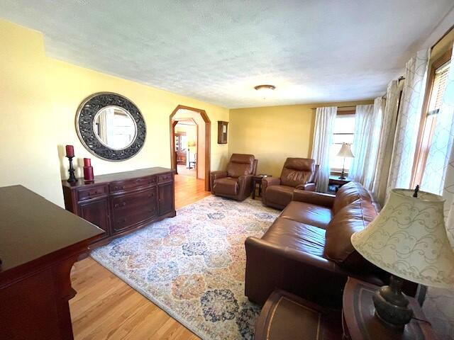 34 Douglas Avenue Saco, ME 04072 - Photo 9 of 39 Living Room