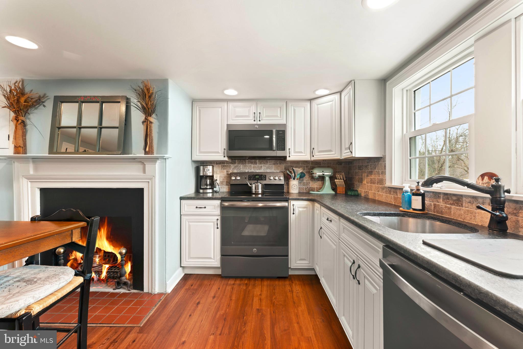 4005 Lower Road Levittown, PA 19056 - Photo 5 of 37 Gallery Image 5