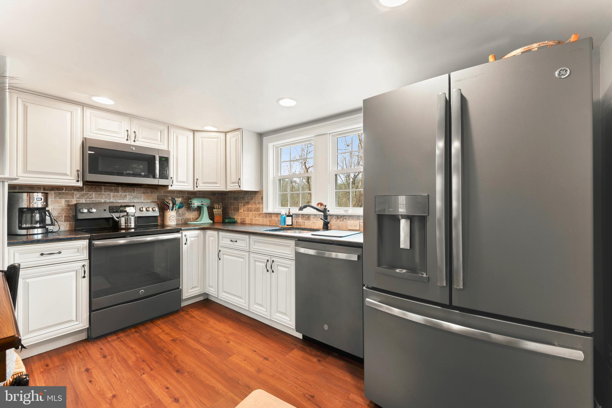 4005 Lower Road Levittown, PA 19056 - Photo 6 of 37 Gallery Image 6