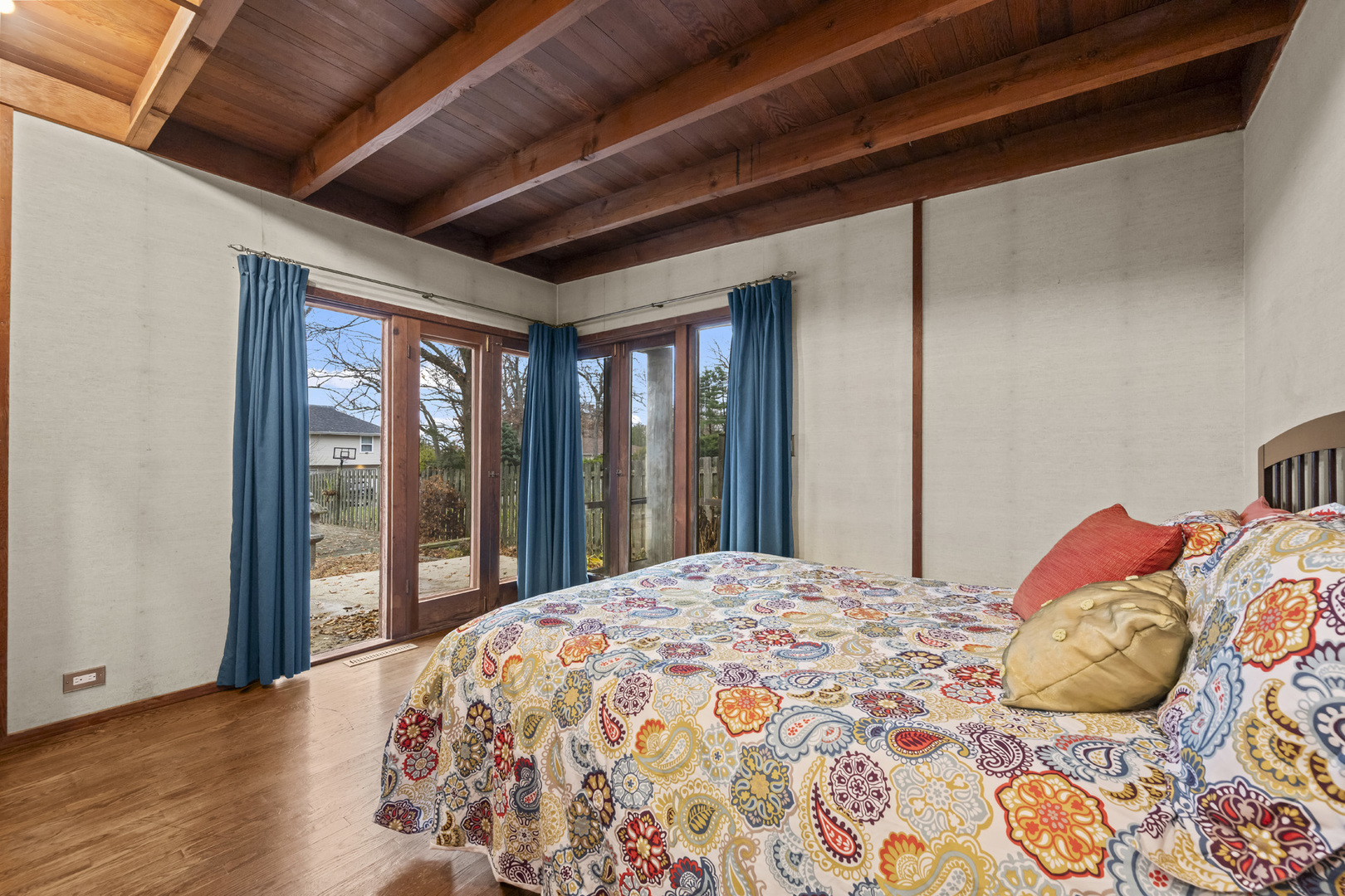 2345 North McAree Road Waukegan, IL 60087 - Photo 20 of 40 a bedroom with a bed and a large window