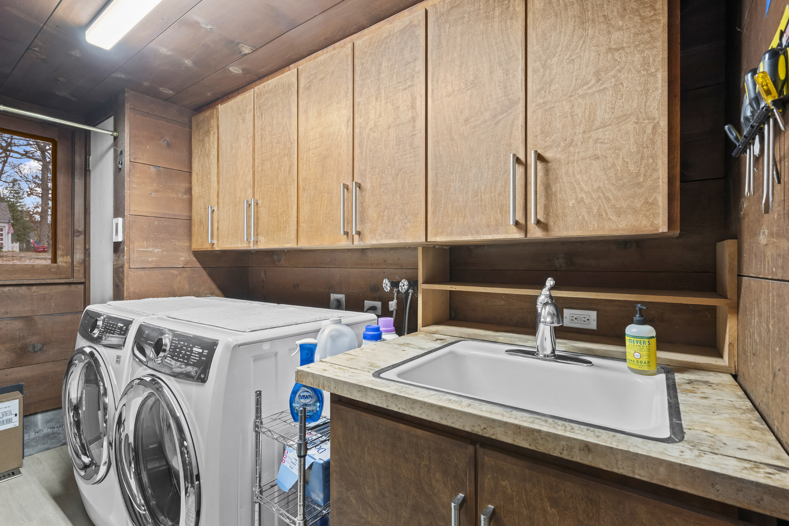 2345 North McAree Road Waukegan, IL 60087 - Photo 27 of 40 a utility room with dryer and washer